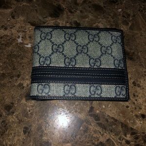 Gucci Supreme Wallett